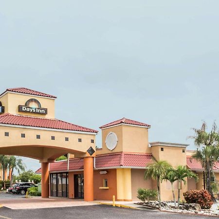 Days Inn By Wyndham Fort Myers Exteriör bild
