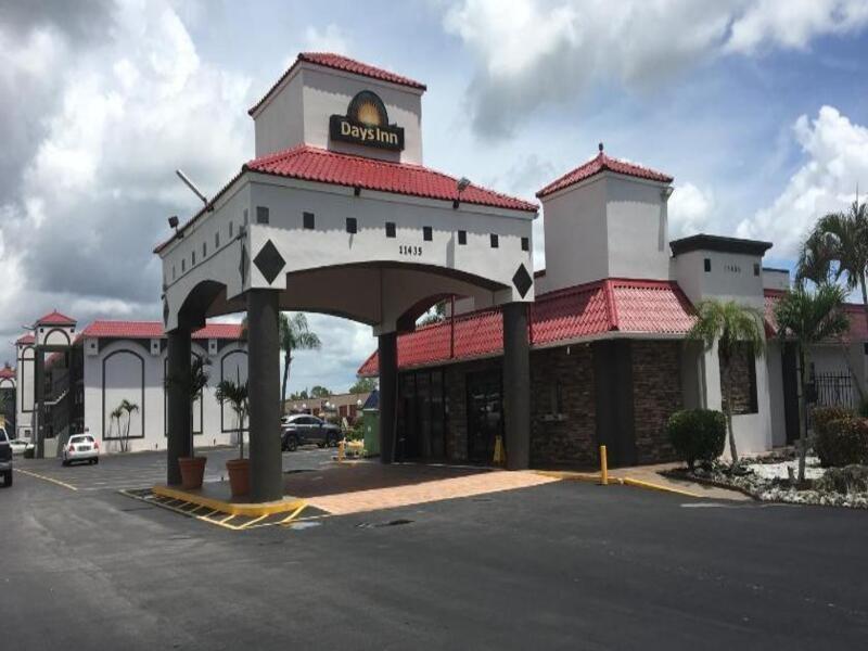 Days Inn By Wyndham Fort Myers Exteriör bild