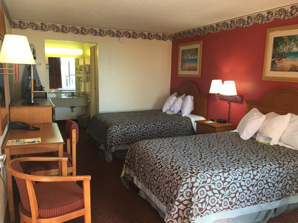 Days Inn By Wyndham Fort Myers Exteriör bild