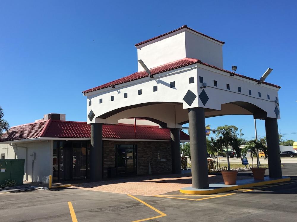 Days Inn By Wyndham Fort Myers Exteriör bild