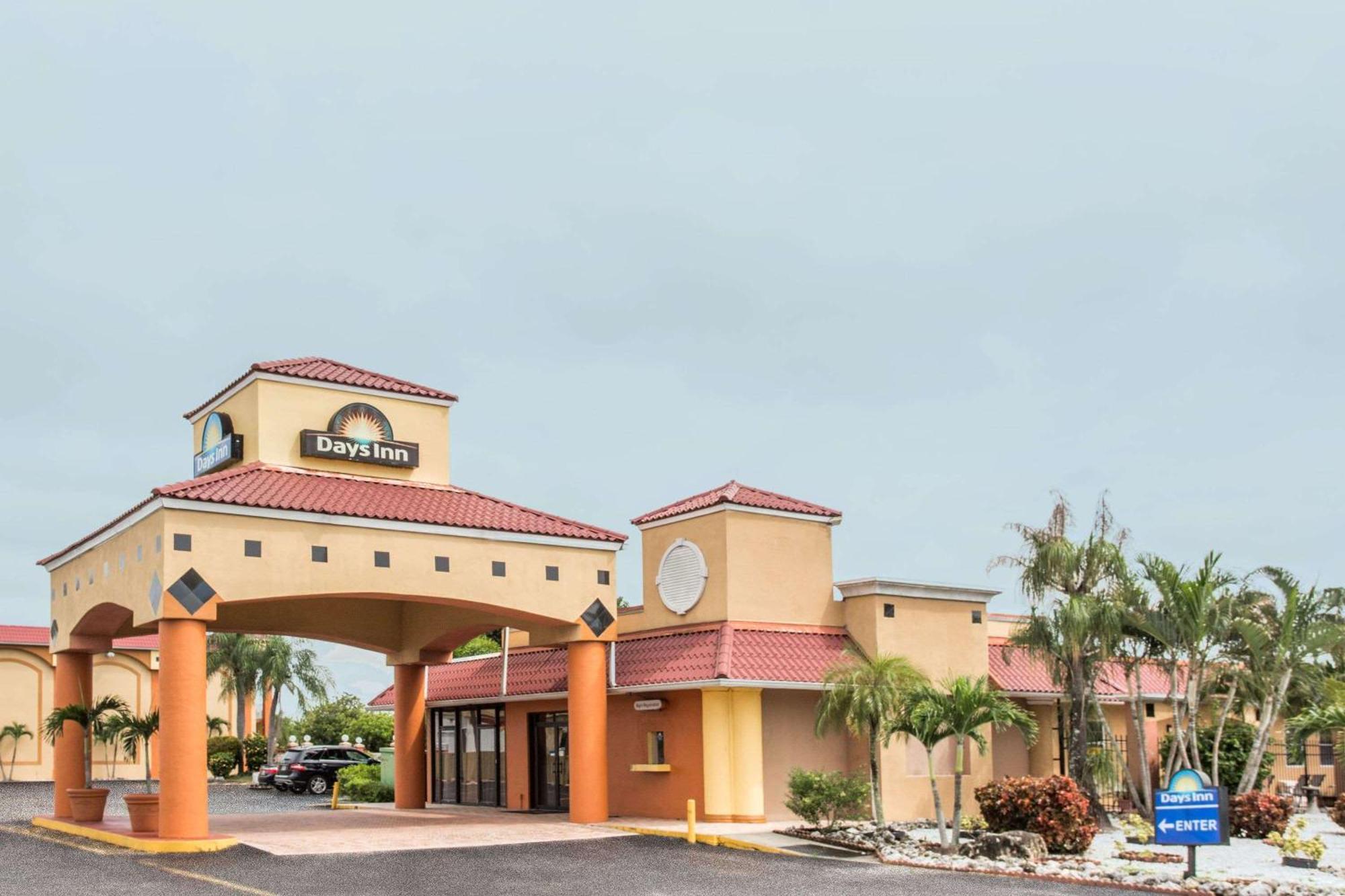 Days Inn By Wyndham Fort Myers Exteriör bild