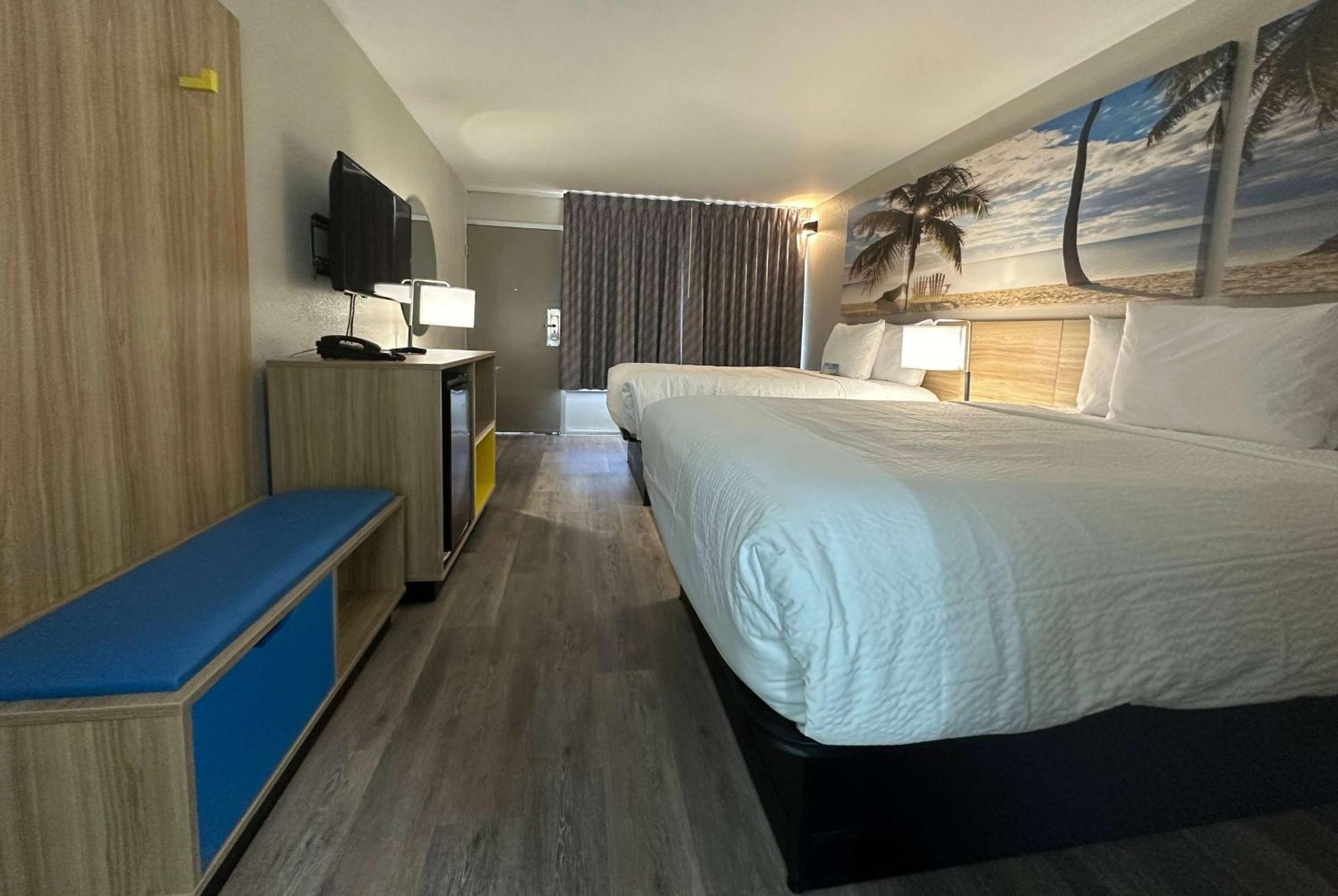 Days Inn By Wyndham Fort Myers Exteriör bild