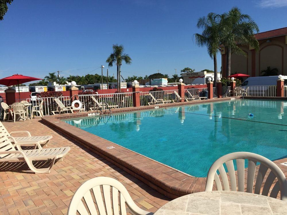 Days Inn By Wyndham Fort Myers Exteriör bild