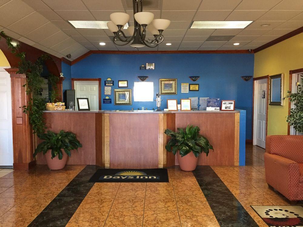 Days Inn By Wyndham Fort Myers Exteriör bild