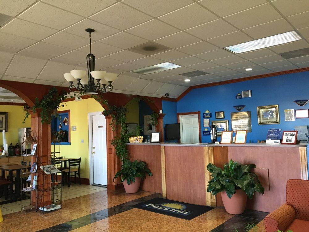 Days Inn By Wyndham Fort Myers Exteriör bild