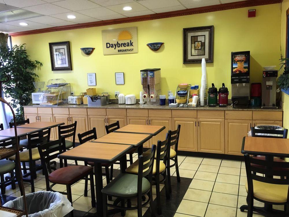 Days Inn By Wyndham Fort Myers Exteriör bild