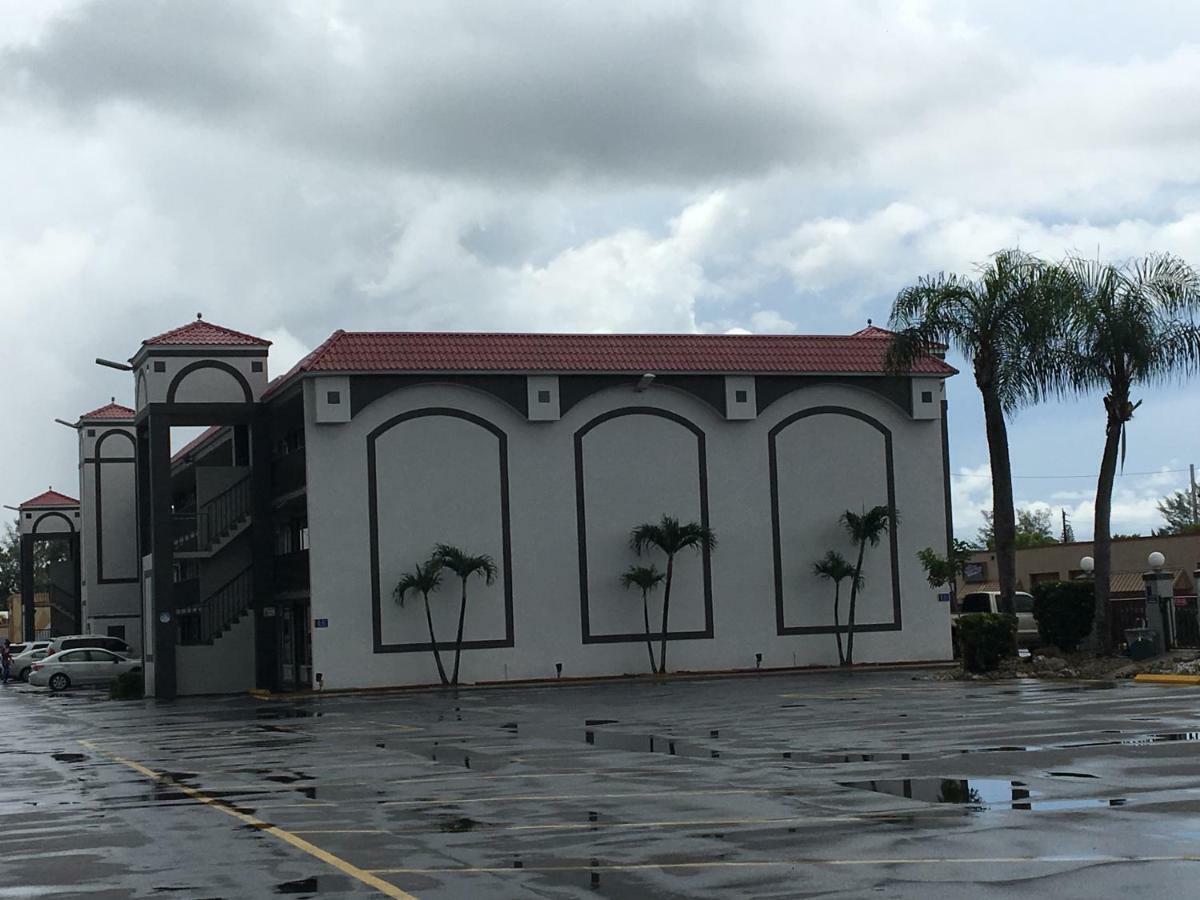 Days Inn By Wyndham Fort Myers Exteriör bild