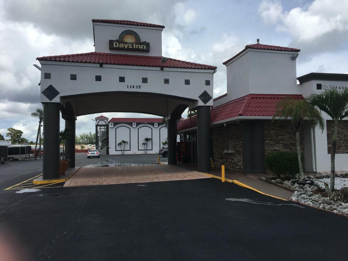 Days Inn By Wyndham Fort Myers Exteriör bild