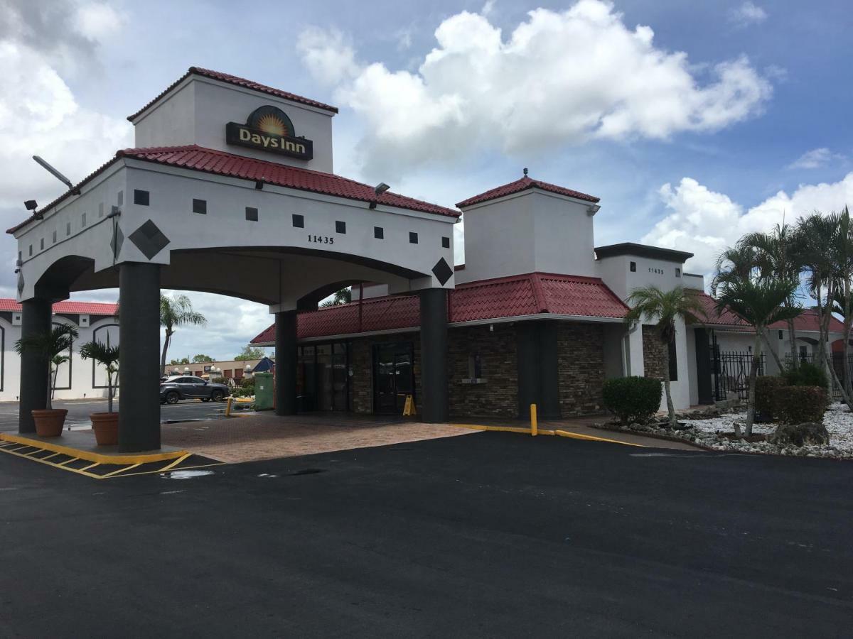 Days Inn By Wyndham Fort Myers Exteriör bild