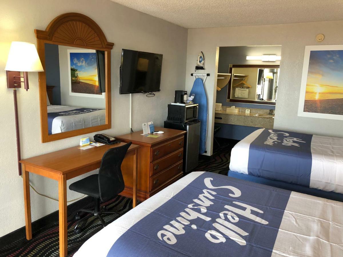 Days Inn By Wyndham Fort Myers Exteriör bild